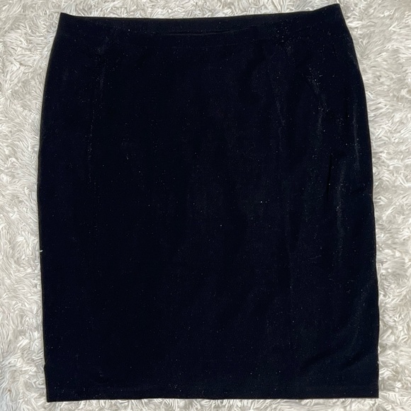 Jennifer Lopez Dresses & Skirts - Jennifer Lopez black skirt with sparkles size XL